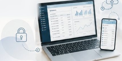 記録システムの画面が表示されたノートパソコンとスマートフォン